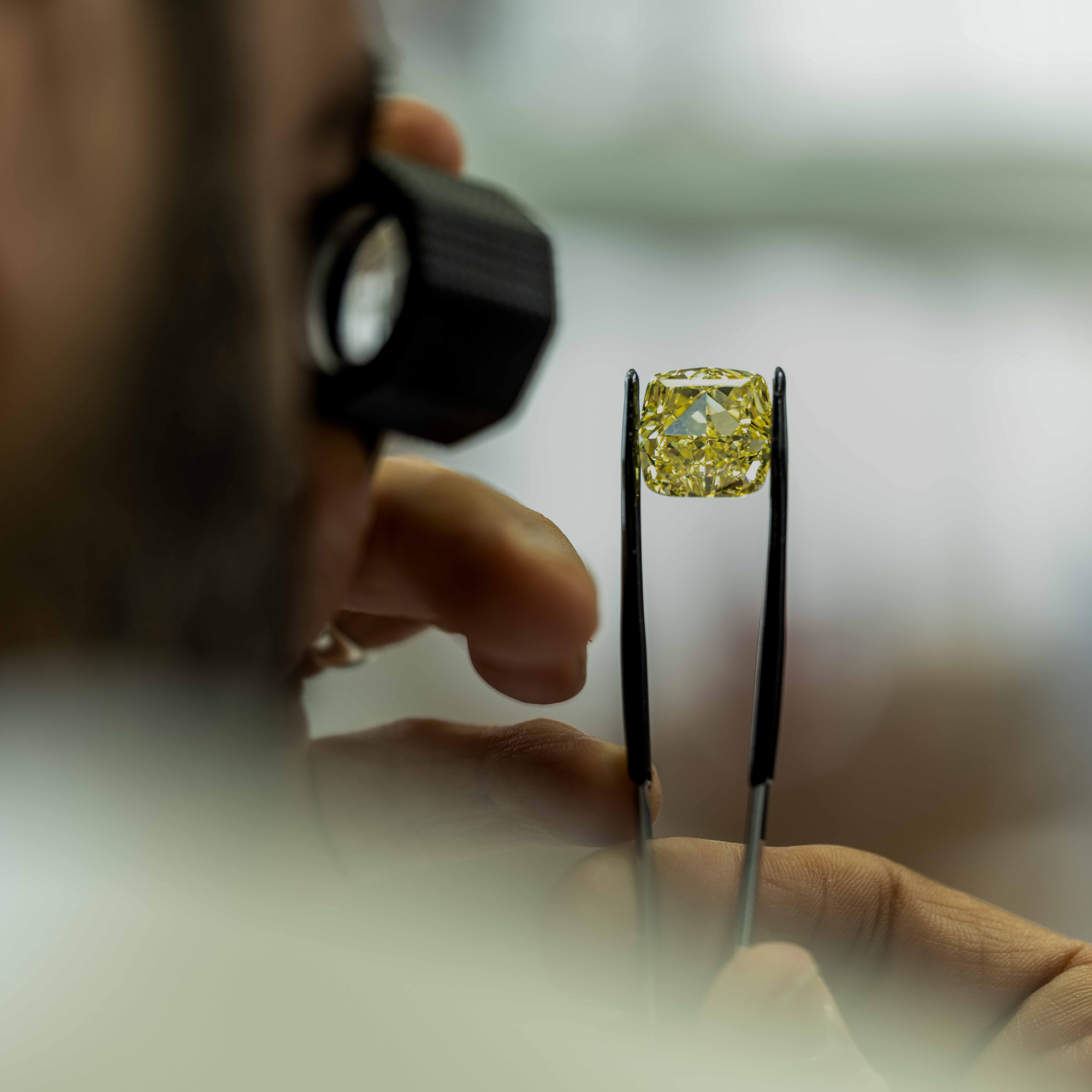 Rosy Blue photography diamond gemologist