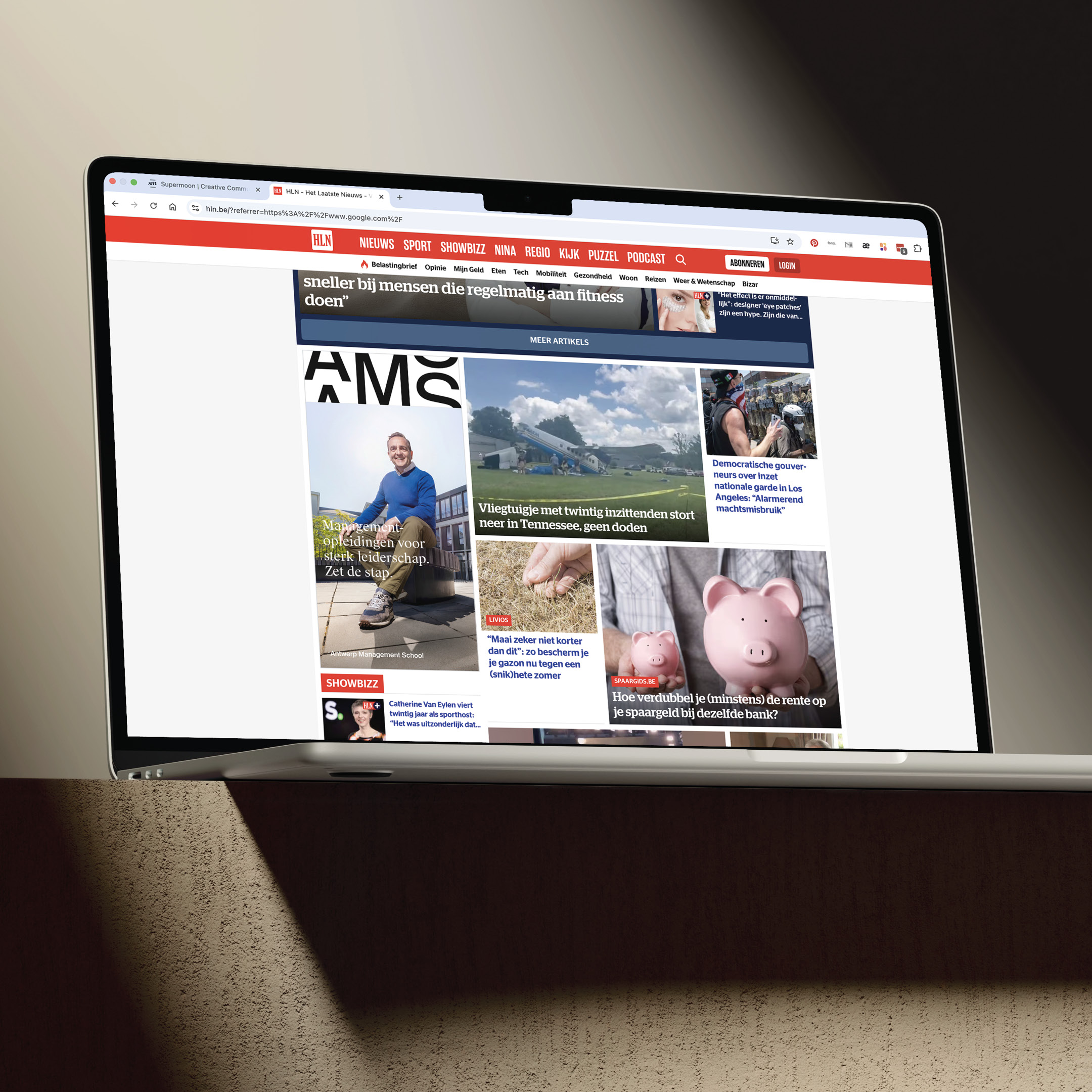 Antwerp Management School digital advertisement on a news website