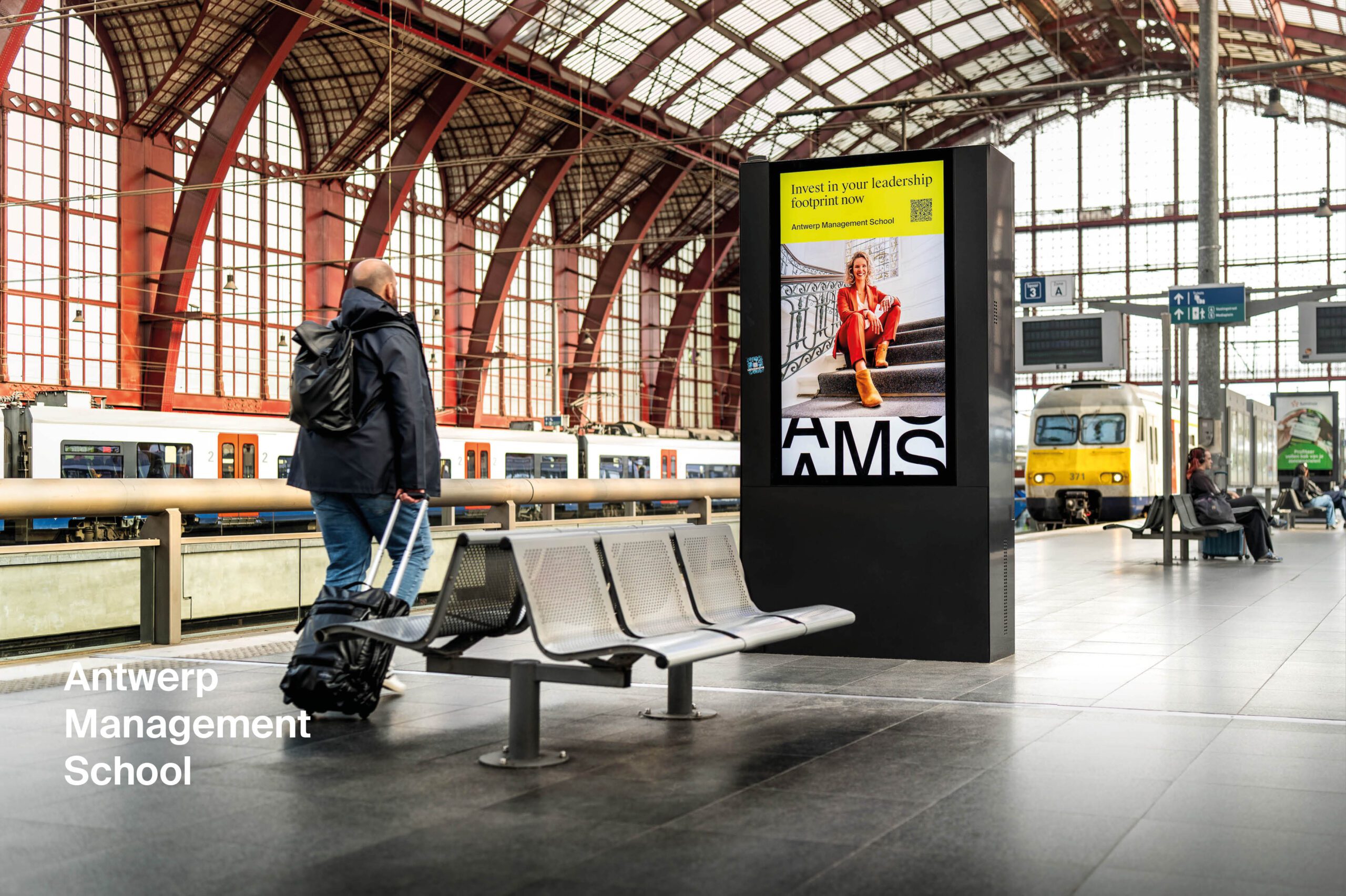 Antwerp Management School advertising in Antwerp Central station, campaign by Supermoon