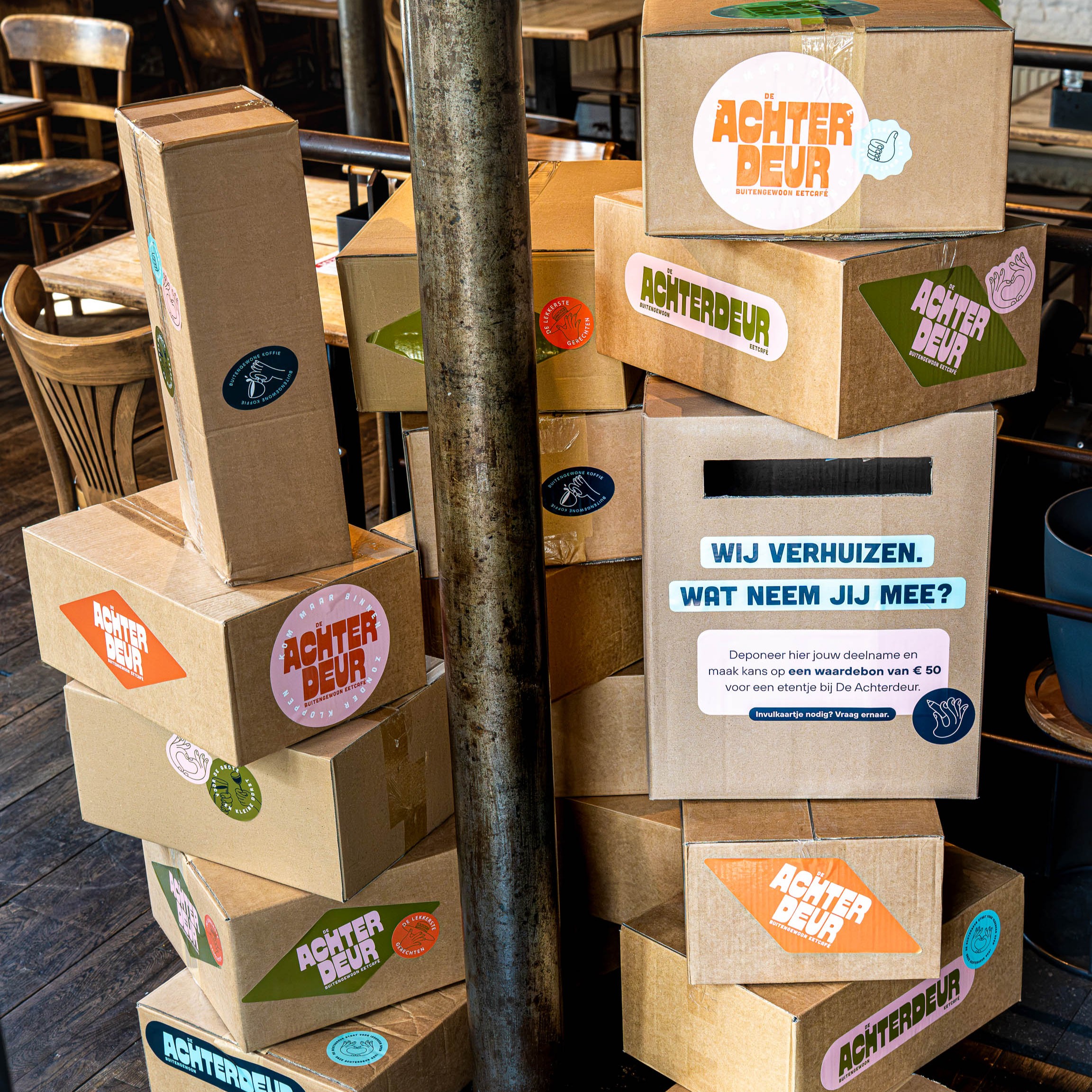 Stack of branded moving boxes from the De Achterdeur teaser campaign